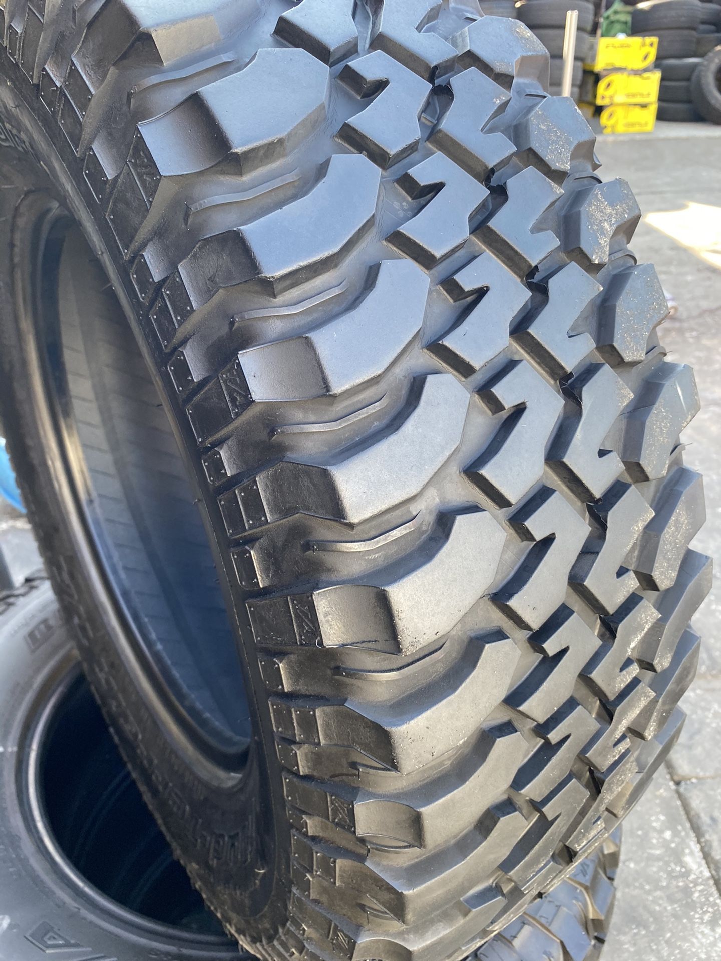 255/75/17 BFGoodRich tires (4 for $400)