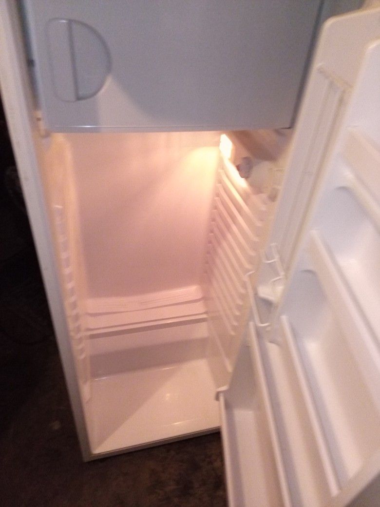 Magic Chef 12.0 Cu Ft Fridge/Freezer