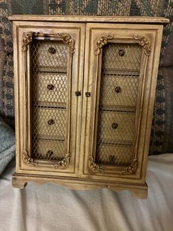 Wooden Jewelery Box