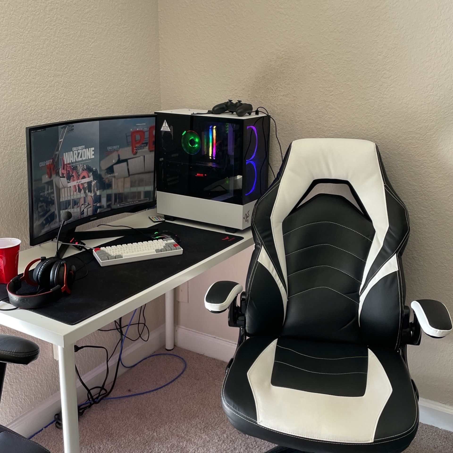 GAMING CHAIR & TABLE