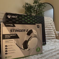 XBOX ONE SERIES X AND HEADPHONES HYPER CLOUD STINGER 2