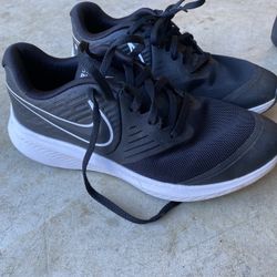Boys Size 5.5 Nike