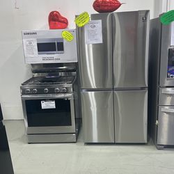 Samsung Stainless Steel Combo- 36'Smart 4-Door Flex with Beverage Center and Dual Ice Maker Refrigerator + Smart Freestanding Gas Range with No-Prehea