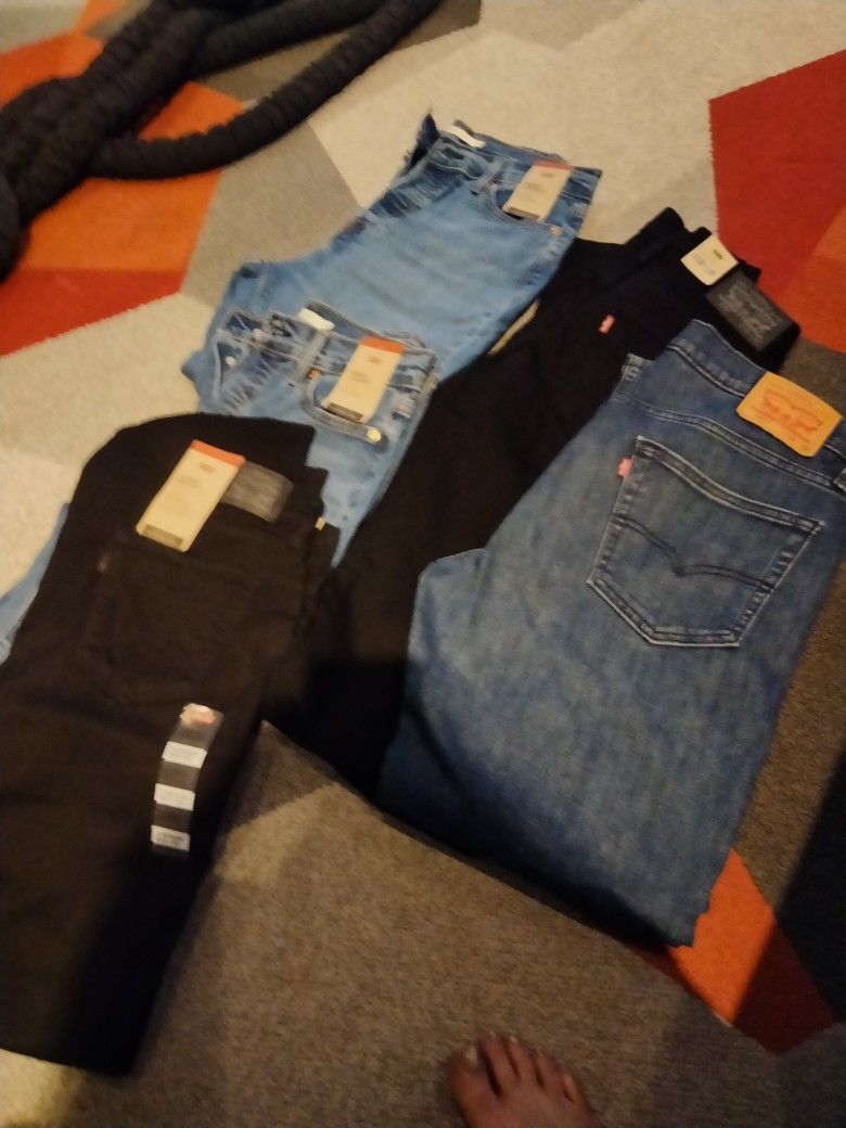 BRAND NEW LEVIS