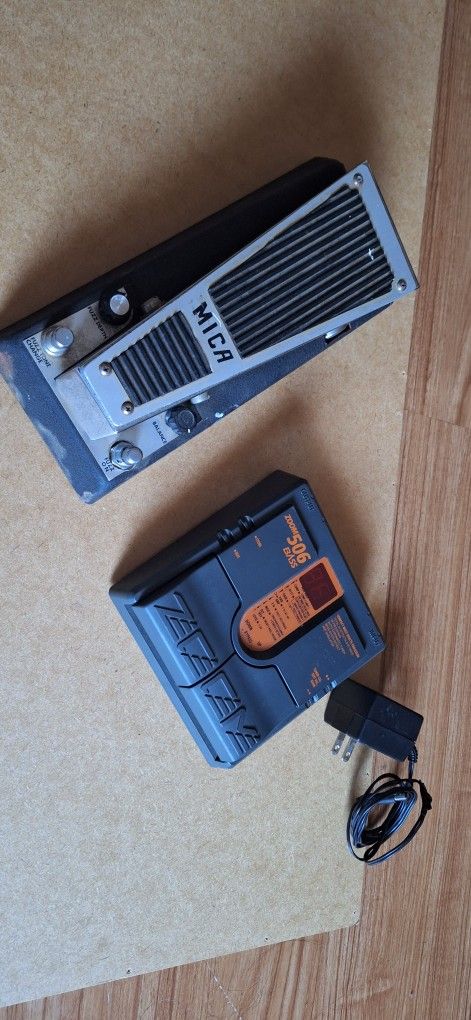 Vintage Zoom Bass Guitar Effect and Mica Wau Wau Wailer