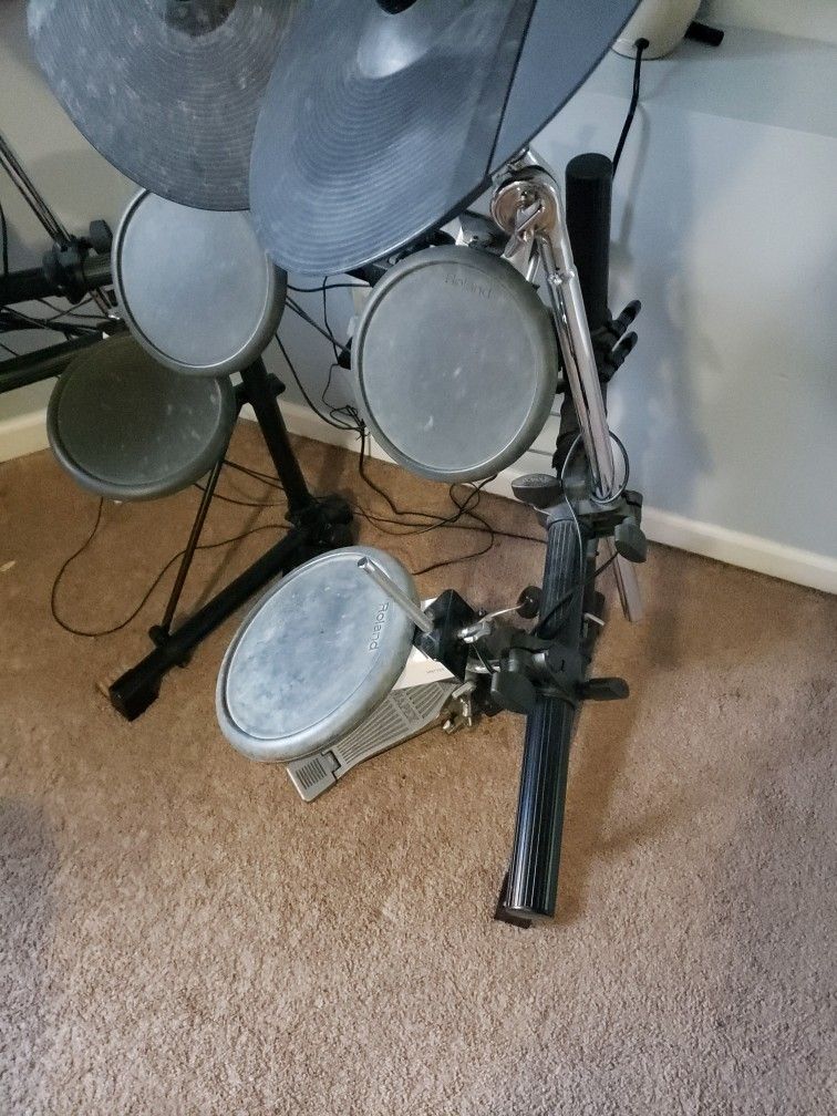 ROLAND DRUMS