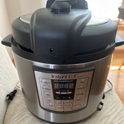 Instant Pot LUX60 V3 6 Quart 6 in 1 Multi Use Programmable Pressure Cooker Slow Cooker Rice Cooker Saute Steamer and Warmer for Sale in Lemont
