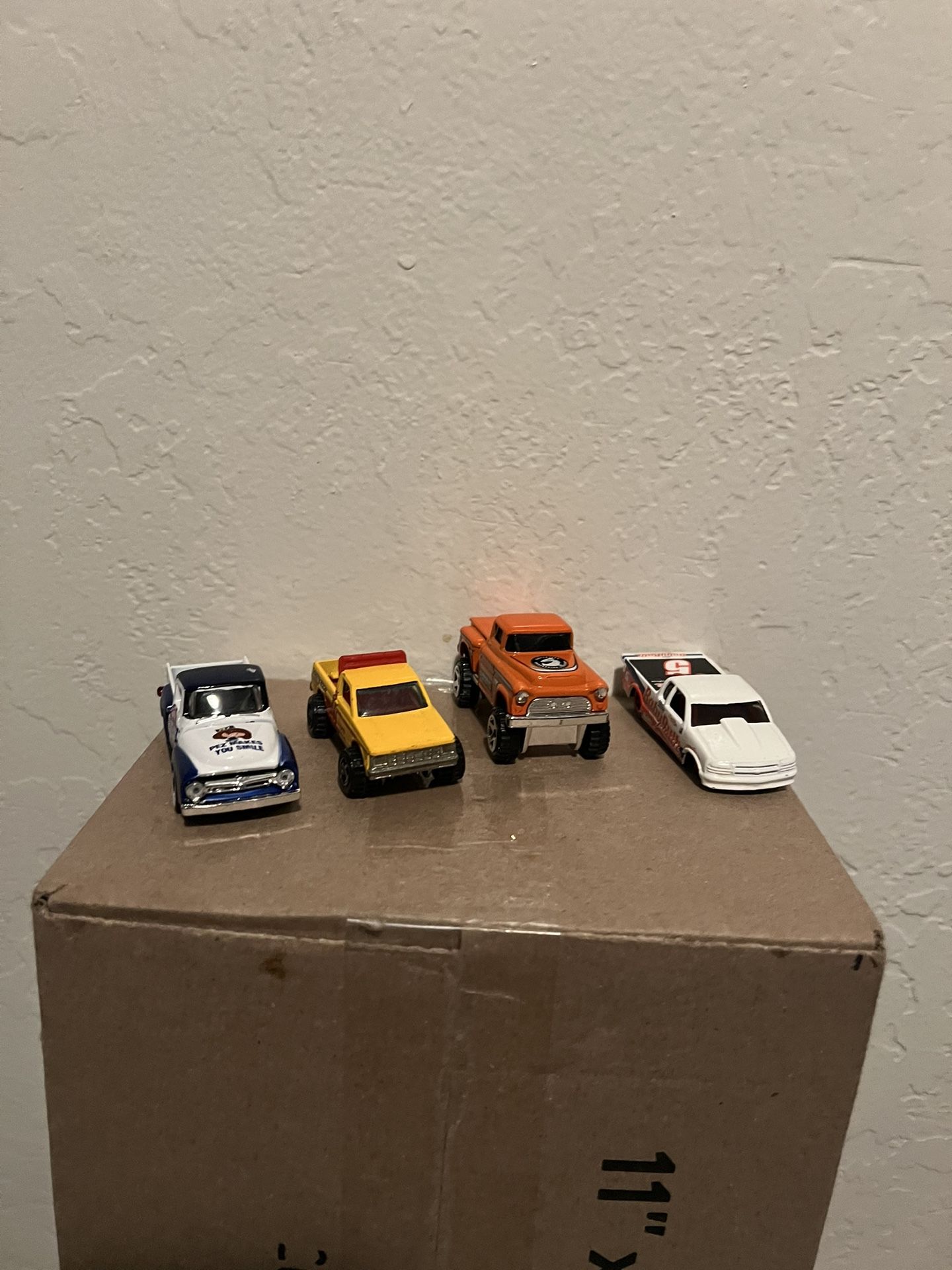1/64 Truck. Lot