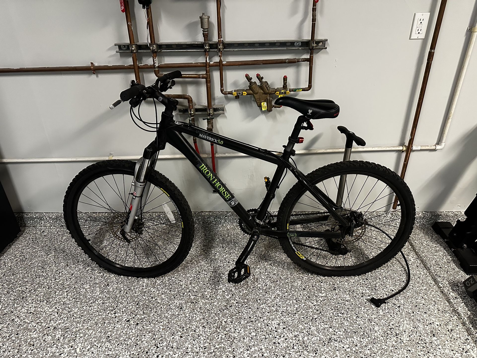 Mens Mountain Bike - For Sale Free