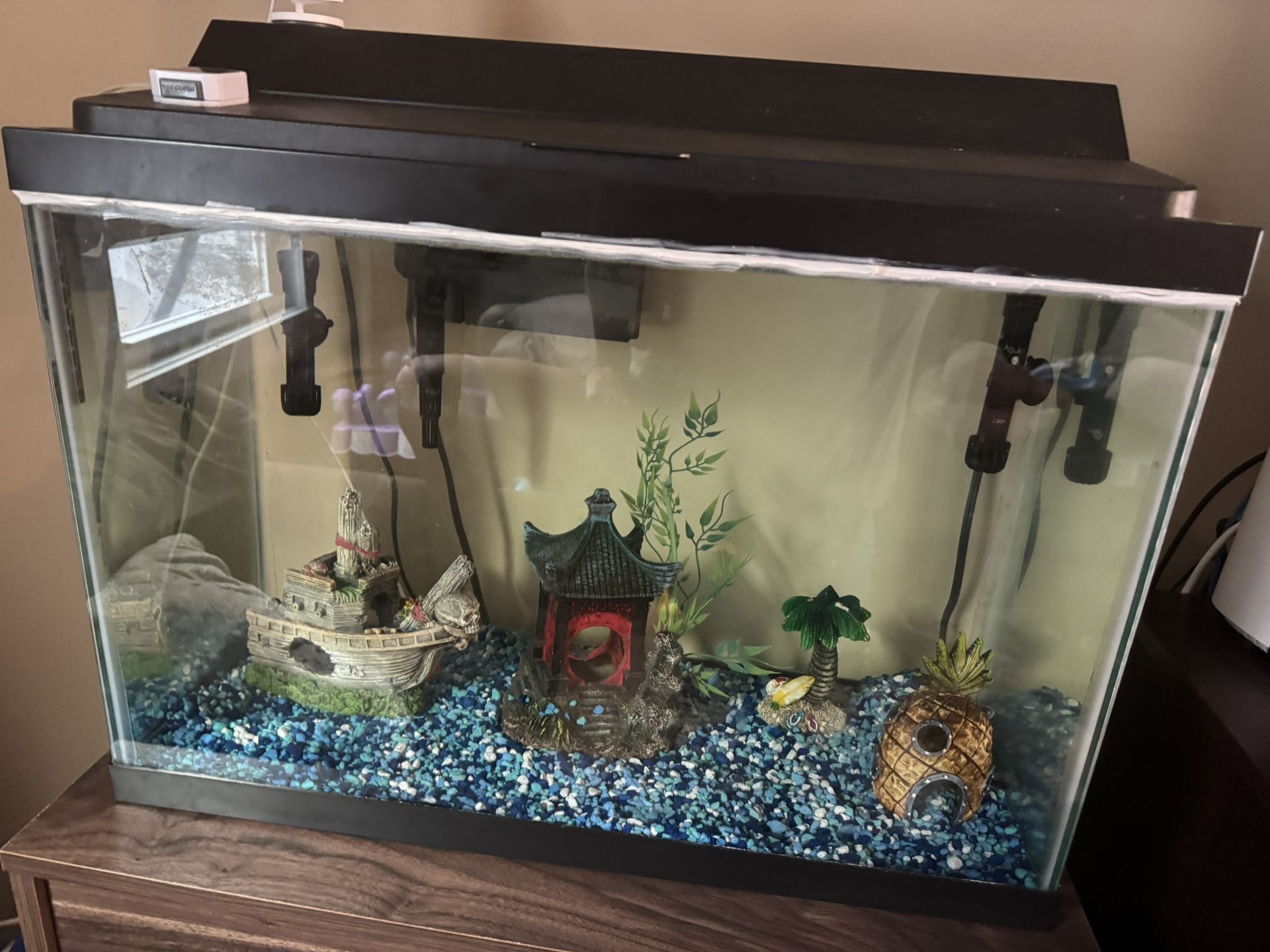 Used 20 Gallon Fish Tank With 2 Heaters And Filter. Also Includes 9 Replacement Filters