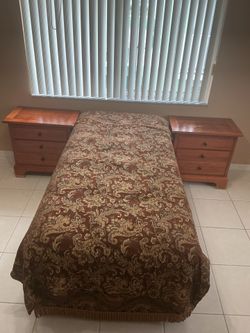 🛏️ Beautiful 4-Piece Solid Wood Twin Bedroom Set (Like New!) - $350 OBO