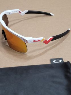 NEW OAKLEY RESISTOR NFL CHIEFS SUNGLASSES - YOUTH