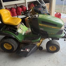 John Deere Tractor LA135