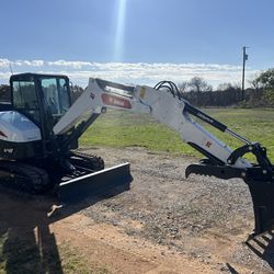 Bobcat E42R2 With Angle Blade, Hydraulic Thumb And AC Cab