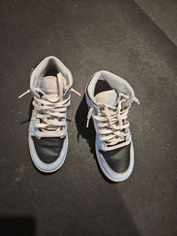 Jordan 1 mid youth shoes