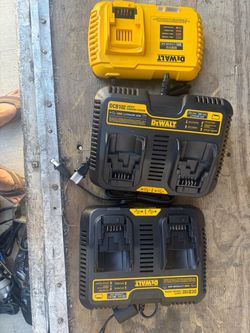 DeWalt DCB102 Jobsite Charging Station Lot