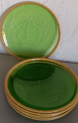 Set of 7 Green Plastic Clear Plates with Bamboo Edges and Palm Tree Design 11" In Diameter.