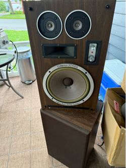 Vintage Lafayette speakers great condition for