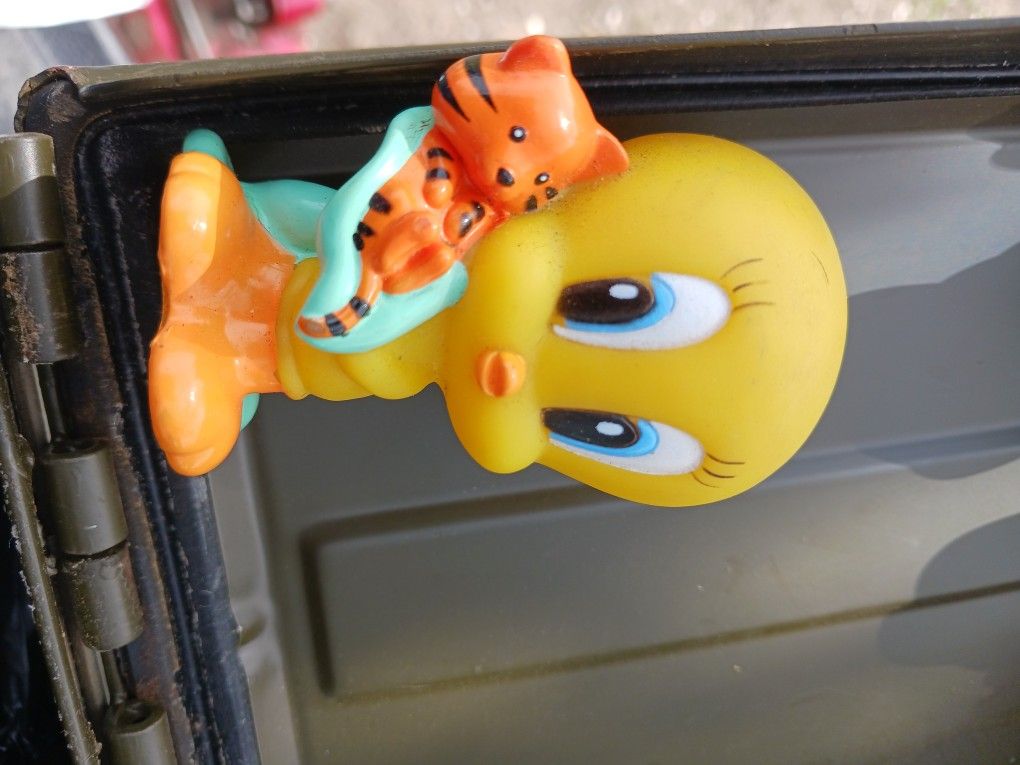 Vintage 2003 Mattel INC Tweety Bird Holding Kitten Figure Warner Bros