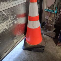 32" traffic cones  with reflectors and collar