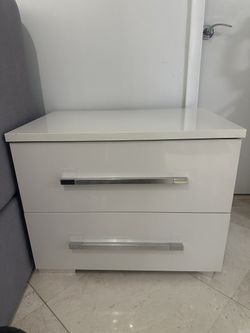 1 Nightstand Gloss White