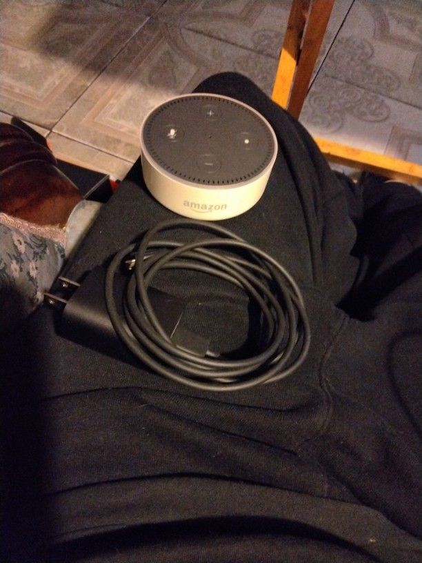 White Amazon Echo Dot Gen 2