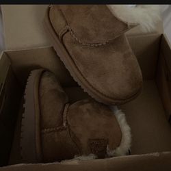 Kids Ugg Boots  Size 8