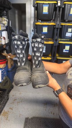 Snow boots