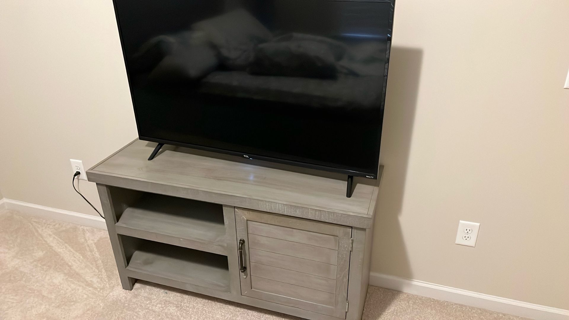 50” Roku Tv And Stand