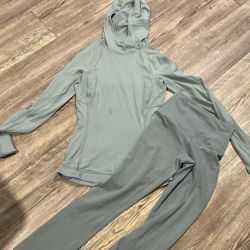 Lululemon size 2 top and bottom