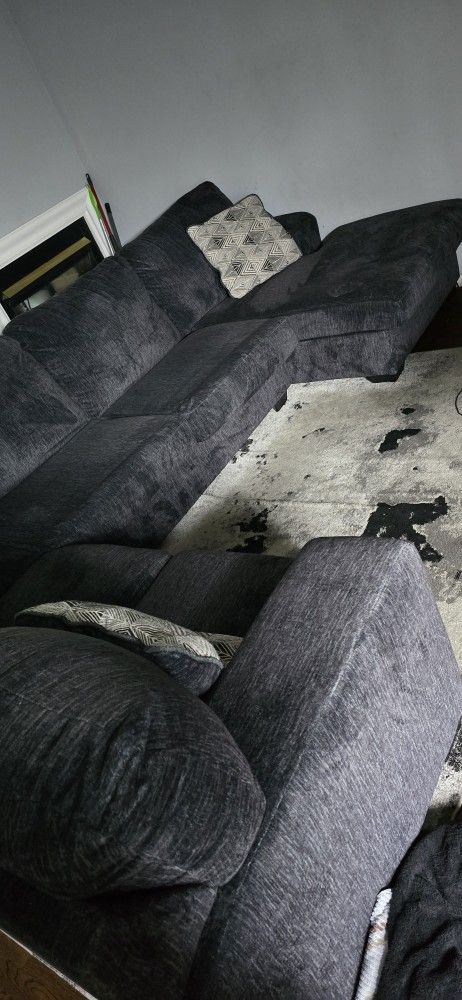 Broyhill Hollyview 3-Piece Sectional – Excellent Condition + 1-Year Protection Plan