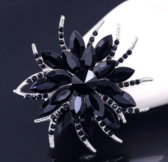 New Charm Black Flower Crystal Rhinestone Brooch Pin 
