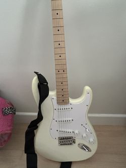 Fender Squire Stratocaster In Cream 
