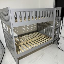 Two Bunk Beds And One King Bed With Massage Chair 