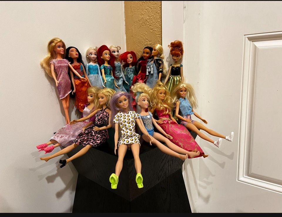 BARBIES 15 Dolls… SEE ALL PICTURES…In Good Condition… ALL 15 For $65