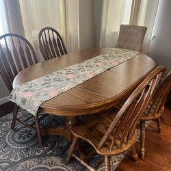 Very Sturdy Dining Room Table with 4 chairs and 4 leaves
