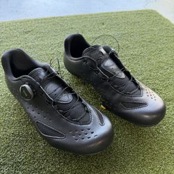 Lake CX219 Cycling Shoe, brand new, carbon fiber.  Comes with SPD-SL cleats.