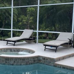 Pool Lounge Chairs With Baskets And Cushions