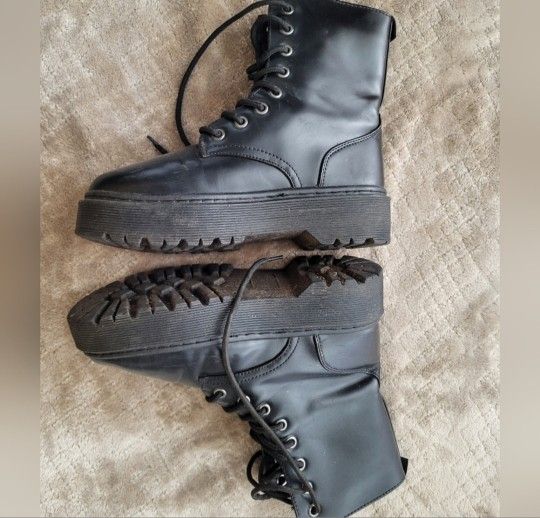 Seven Dial Boots Sz 5.5. Black Combat Boots