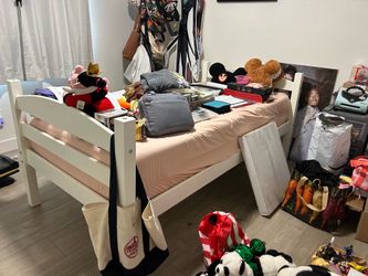 Twin bed w/mattress