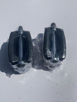 9/16” Black And Chrome Pedals 