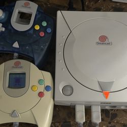 SEGA Dreamcast HKT-3020 Console w/ Cables / Memory + Two Controllers / Tested