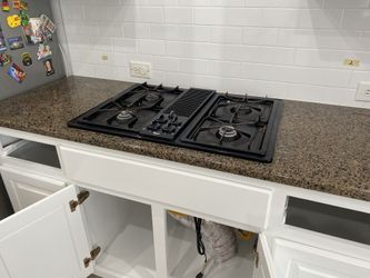 Whirlpool cook stove black. Good condition