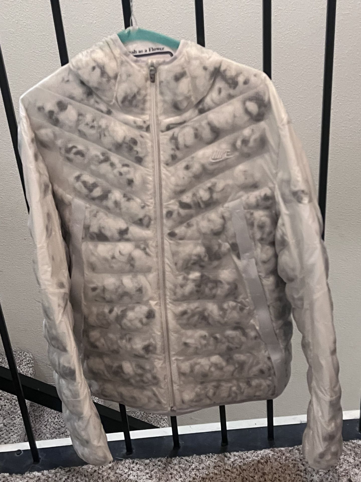 Nike Sportswear Marble EcoDown Jacket Mens Size M Summit White