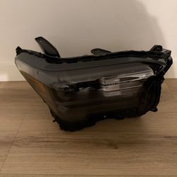 2025 2026 TOYOTA 4RUNNER RIGHT SIDE PASSENGER HEADLIGHT 