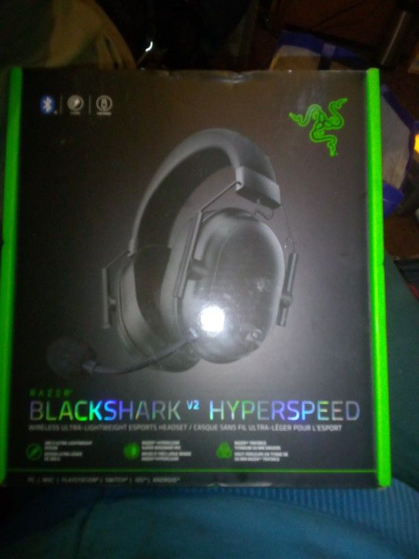 Razer Blacksharkv2 Hyper speed Wireless Ultra Light eSports Headset