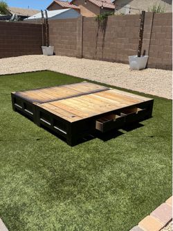 Bed Frame w/ Drawers (King Size)