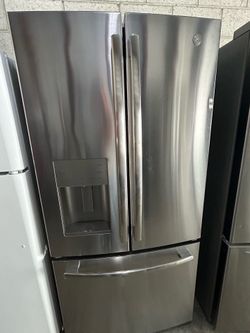Refrigerator GE. With warranty