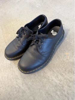 Men’s Dr. Martens Low Tops (sz 9)