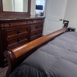 King size sleigh bed and dresser drawers
